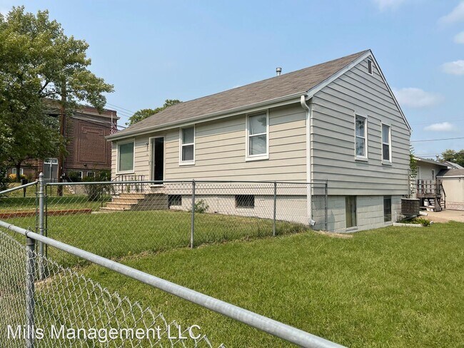 Building Photo - 2 br, 1 bath House - 664 West B**