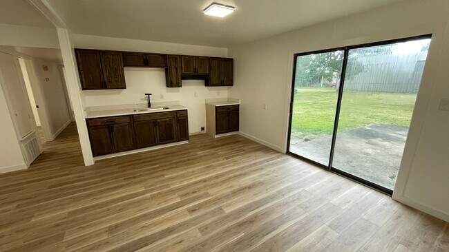 Building Photo - For Rent -6684 Garvin Dr , Benton AR