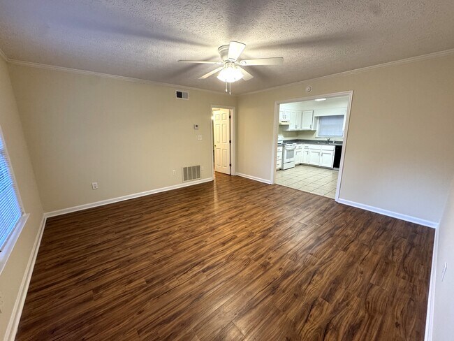 Foto del edificio - 107 Barrington Dr