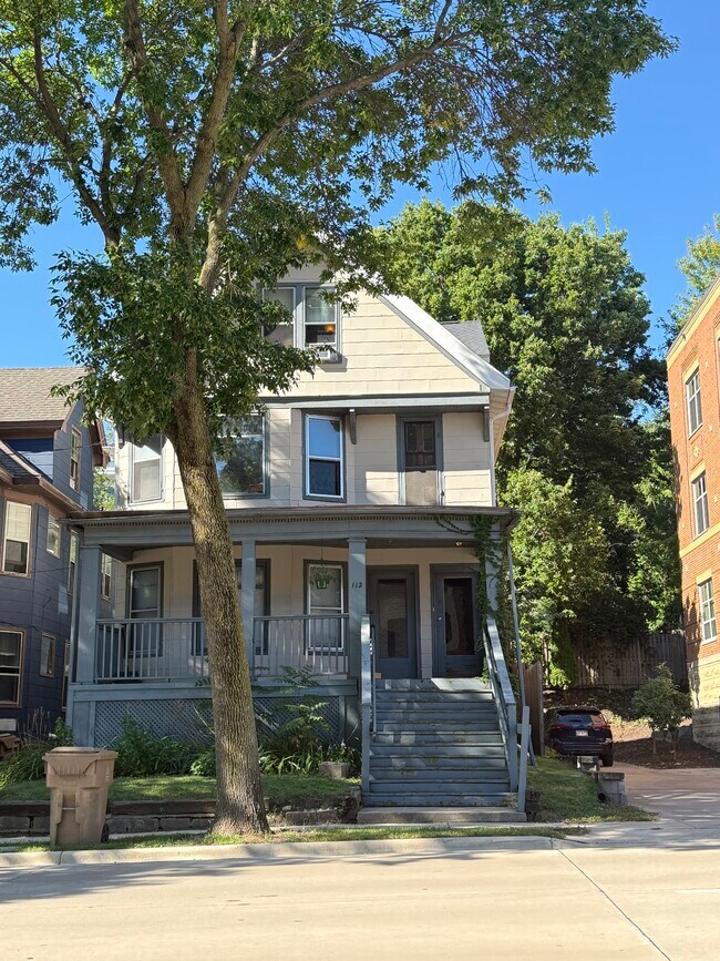 Foto del edificio - 110 S Blair St