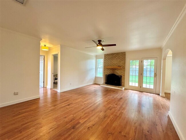 Foto del edificio - 1501 Greenfield Dr