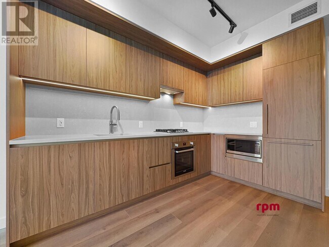 Photo du bâtiment - 5987-5987 Wilson Ave