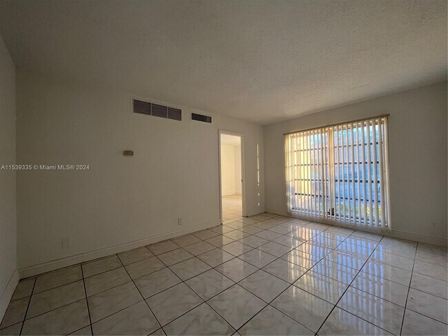 Building Photo - 4401 Treehouse Ln