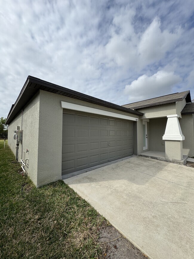 Foto del edificio - 13009 Majestic Garden Ln