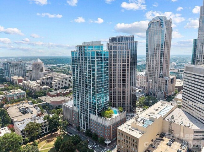 Foto del edificio - 210 N Church St