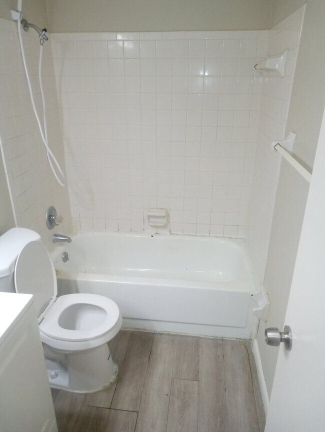 Baño - 6816 SW 4th Pl