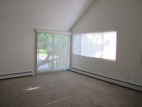 Building Photo - 2831 Somerville Dr