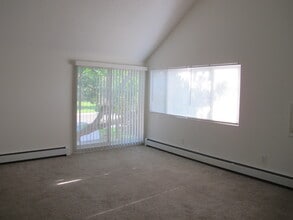 Building Photo - 2831 Somerville Dr