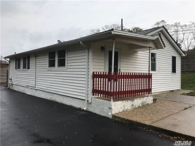 Building Photo - 188 Hallock Landing Rd