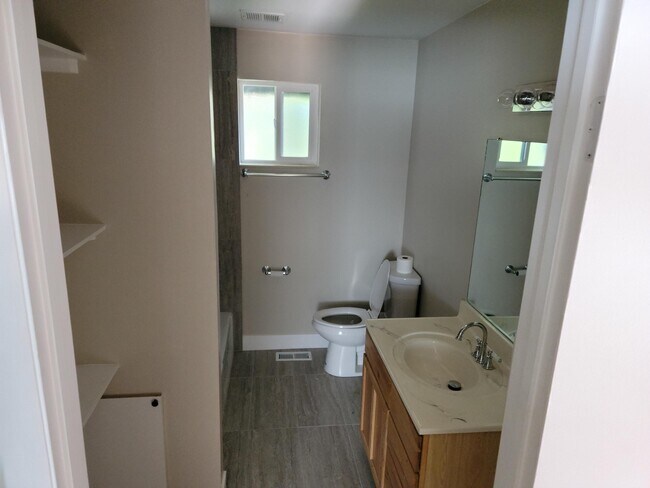 Foto del edificio - 979 S Lake St