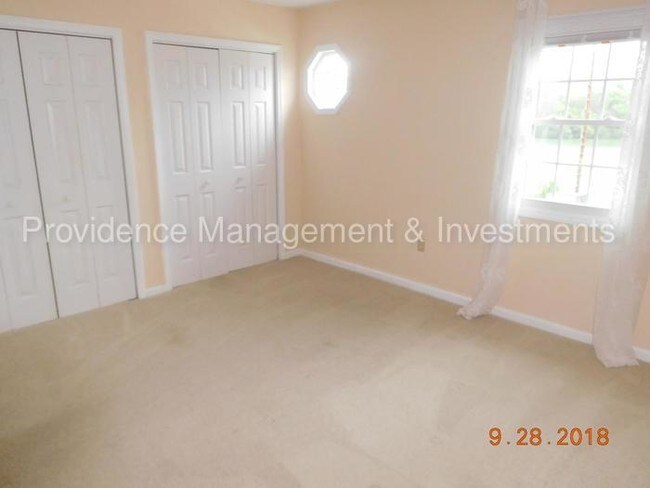 Building Photo - 1428 River Dr