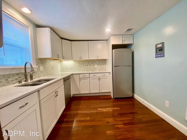 Building Photo - 4 br, 1 bath House - 74 Cedar Street