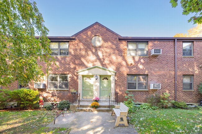 Building Photo - Beech Hills Garden Apartments