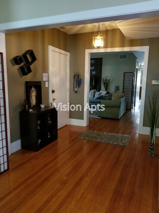 Foto del edificio - 5828 N Kenmore Ave