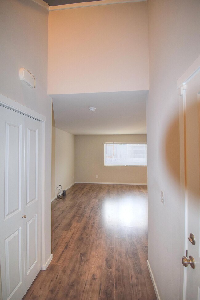 Building Photo - 6923 Sweetgum Ave NE