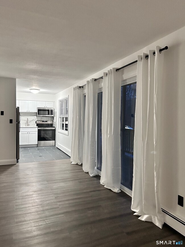 Building Photo - 1109 Waterbury Rd