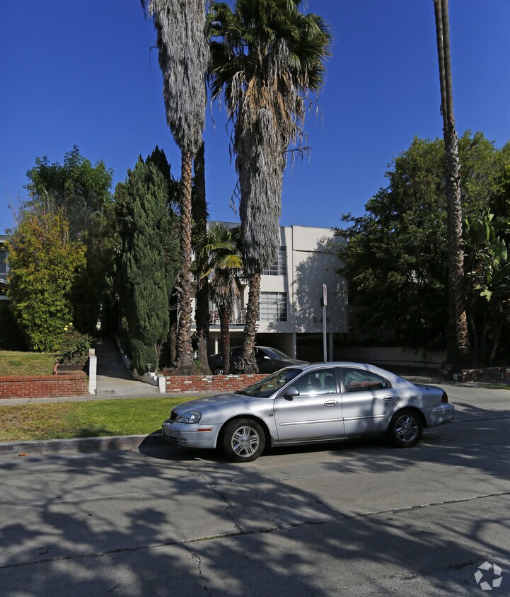 Building Photo - 845 S Windsor Blvd