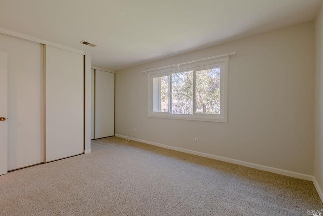 Building Photo - 106 Oliva Ct