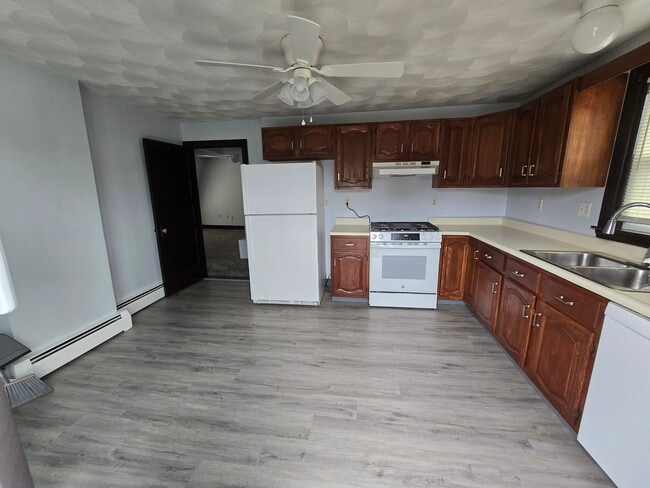 Kitchen - 128 Martin St