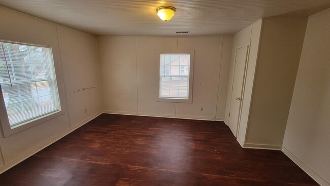 Building Photo - 208 N Hospital St