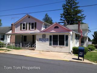 Building Photo - 220 Rosedale Ave