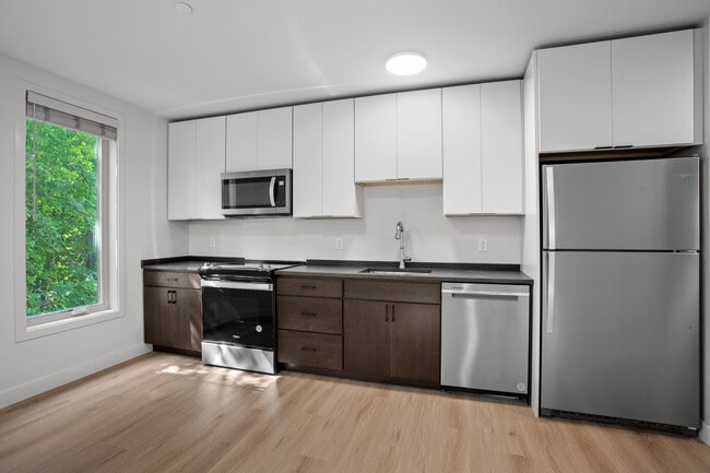 Building Photo - 69 Elm