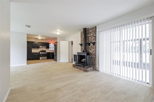 Building Photo - 1111 Gerona Ave