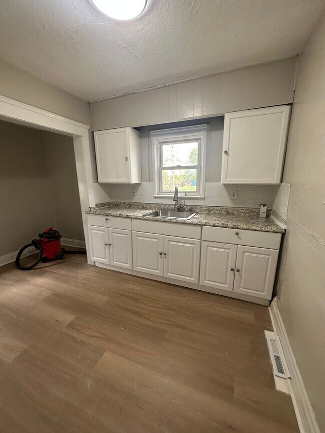 Foto del edificio - Cleveland East Side 3BR Single