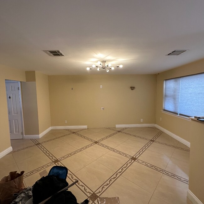 Foto del edificio - 2620 E 63rd St