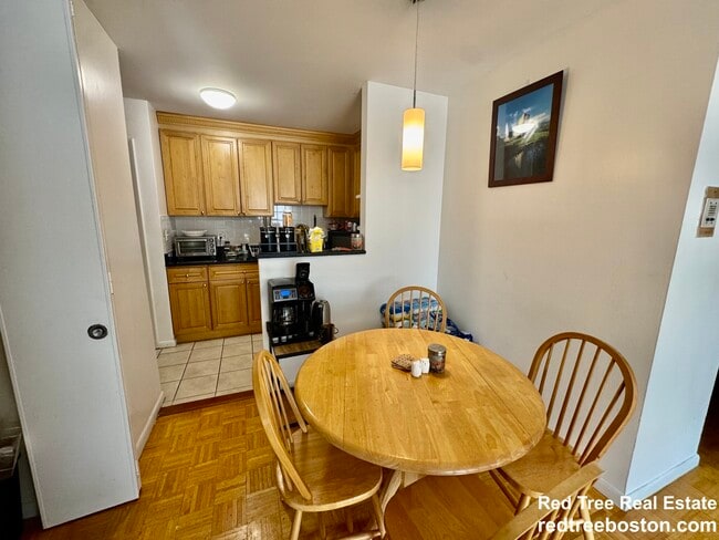 Building Photo - 3 Larose Pl