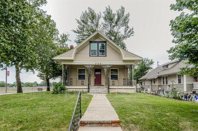 Building Photo - 133 E Ruby Ave