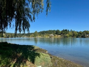 Building Photo - 6382 Eagle Harbor Dr NE