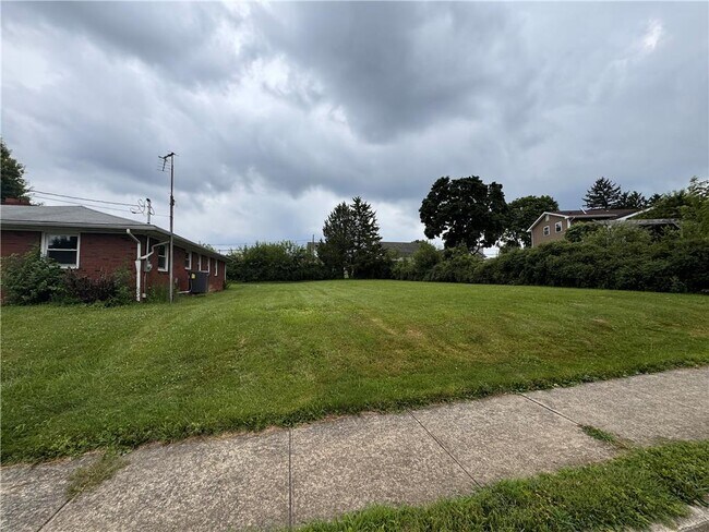Building Photo - 415 7th St