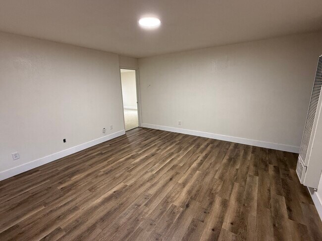 Foto del edificio - 347 Joseph Rd