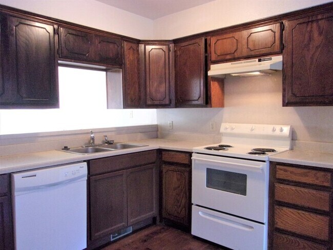 Building Photo - 2 BED 1.5 BATH TOWNHOUSE WARR ACRES/BETHANY