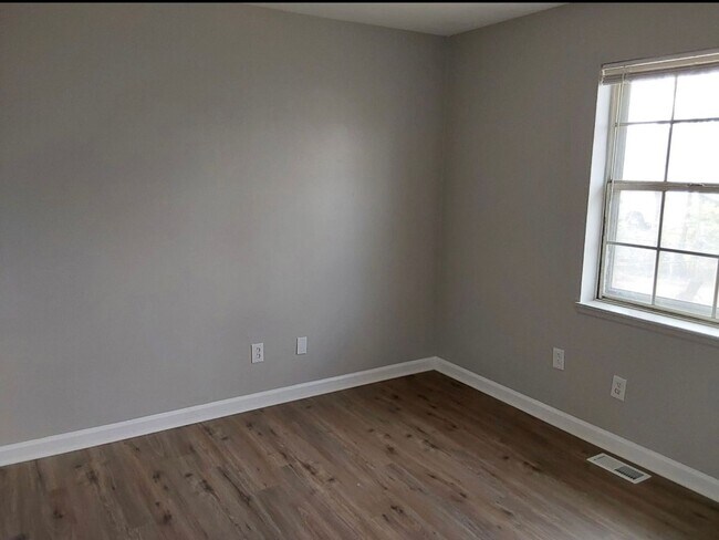 Building Photo - Very newly updated home for rent off Fern ...