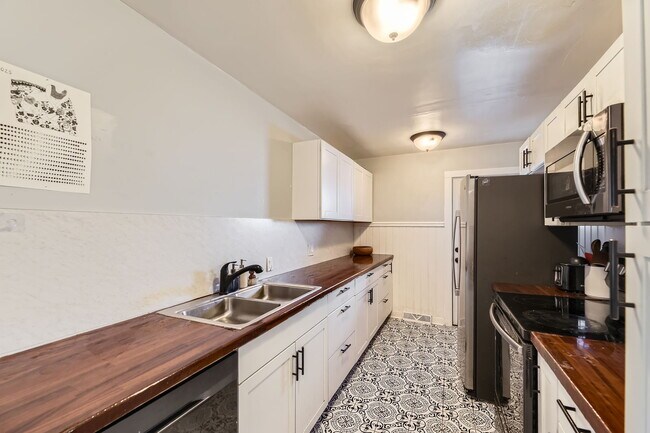 Building Photo - 2737 W Bayaud Ave