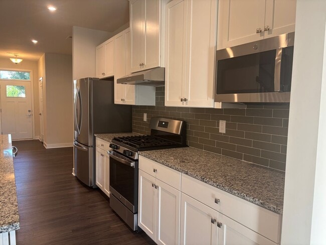 Building Photo - Stunning Denver Townhome | Pool, Fitness Center & Maintenance-Free Living