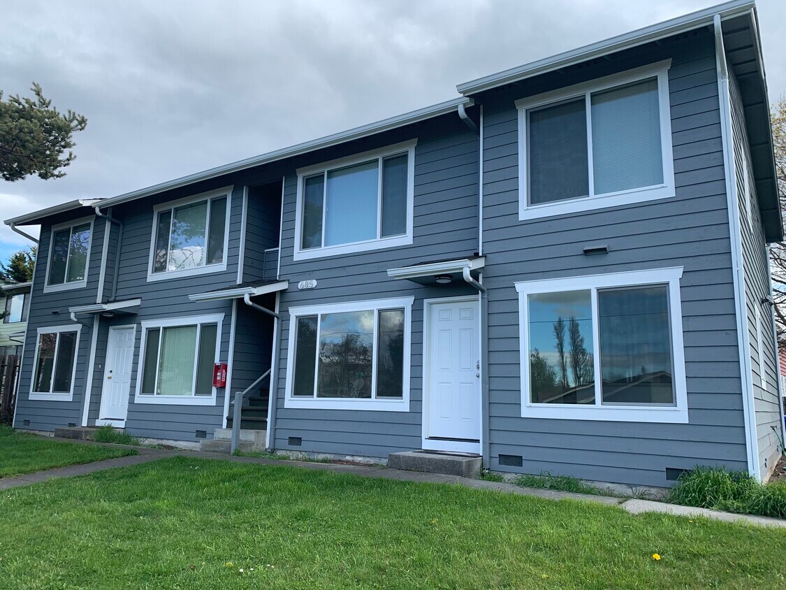 685 SE 8th Ave Unit 202, Oak Harbor, WA 98277 Apartments in Oak