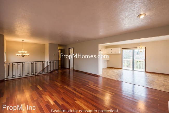 Building Photo - 11798 SE Valley View Terrace