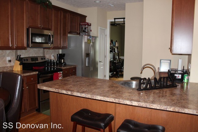 Building Photo - 4 br, 2.5 bath House - 2722 DeKoven Drive
