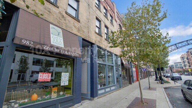 Foto del edificio - 978 N High St