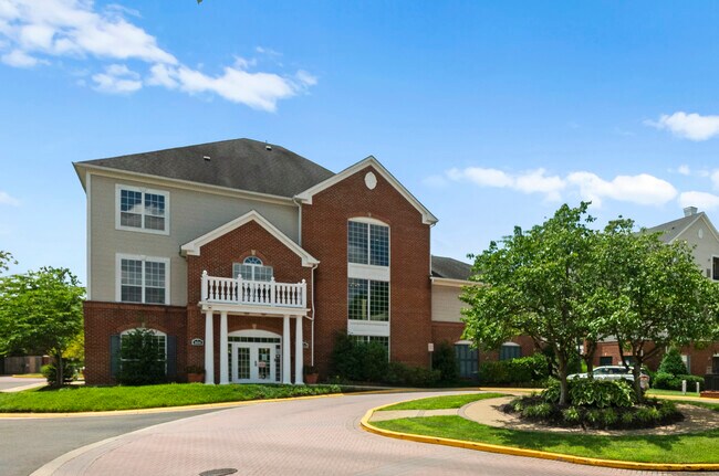 Building Photo - 4860 Eisenhower Ave
