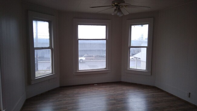 Building Photo - 3 Bedroom 1.5 Bath House