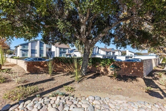 Building Photo - Great 2 Bedroom in Quiet Community