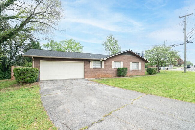 Building Photo - West Knoxville 37919 - 3 bedroom, 2 bath h...