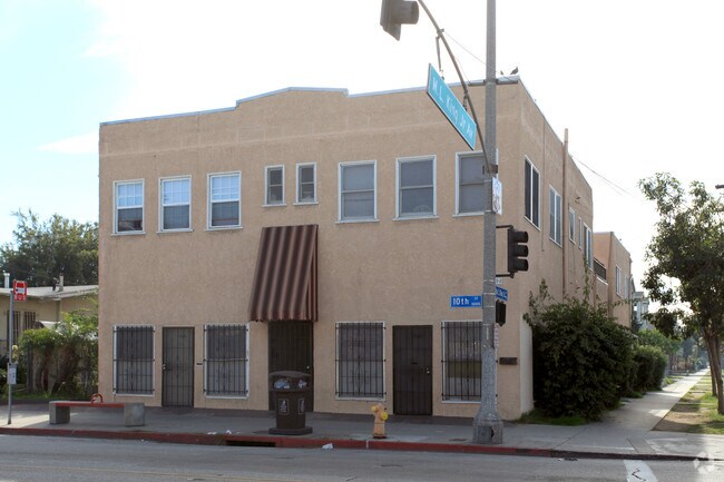 Foto del edificio - 1000 E 10th St