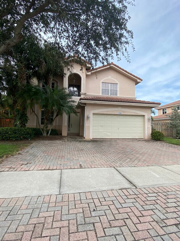 2258 NW 72nd Ter, Pembroke Pines, FL 33024 House Rental in Pembroke