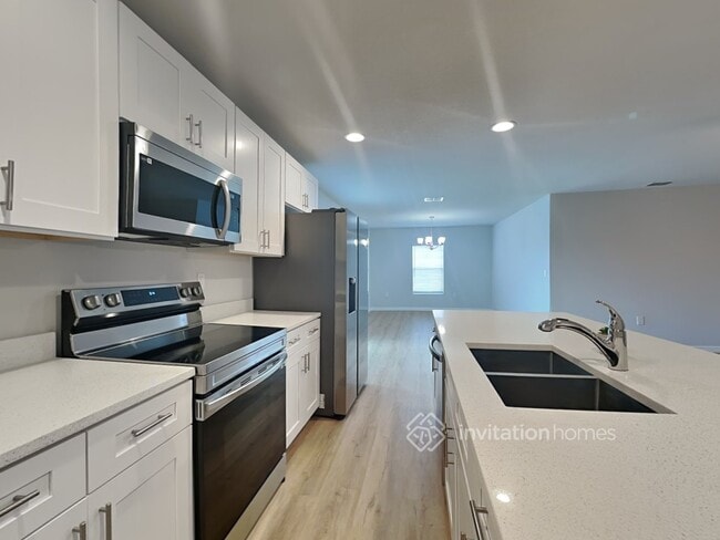 Building Photo - 966 Sablon St SE