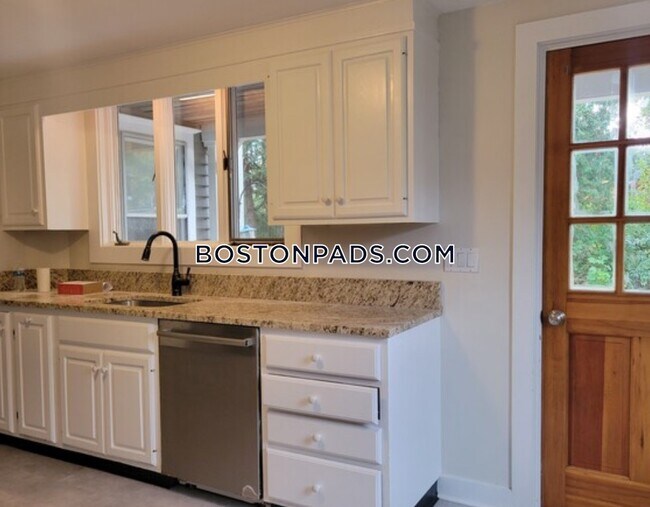 17 Bixby Ave. Room for Rent in North Andover, MA